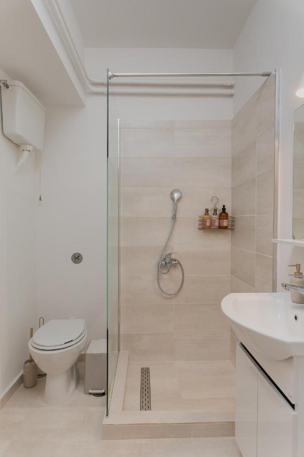 Sis Urban Apartments Athena Bagian luar foto